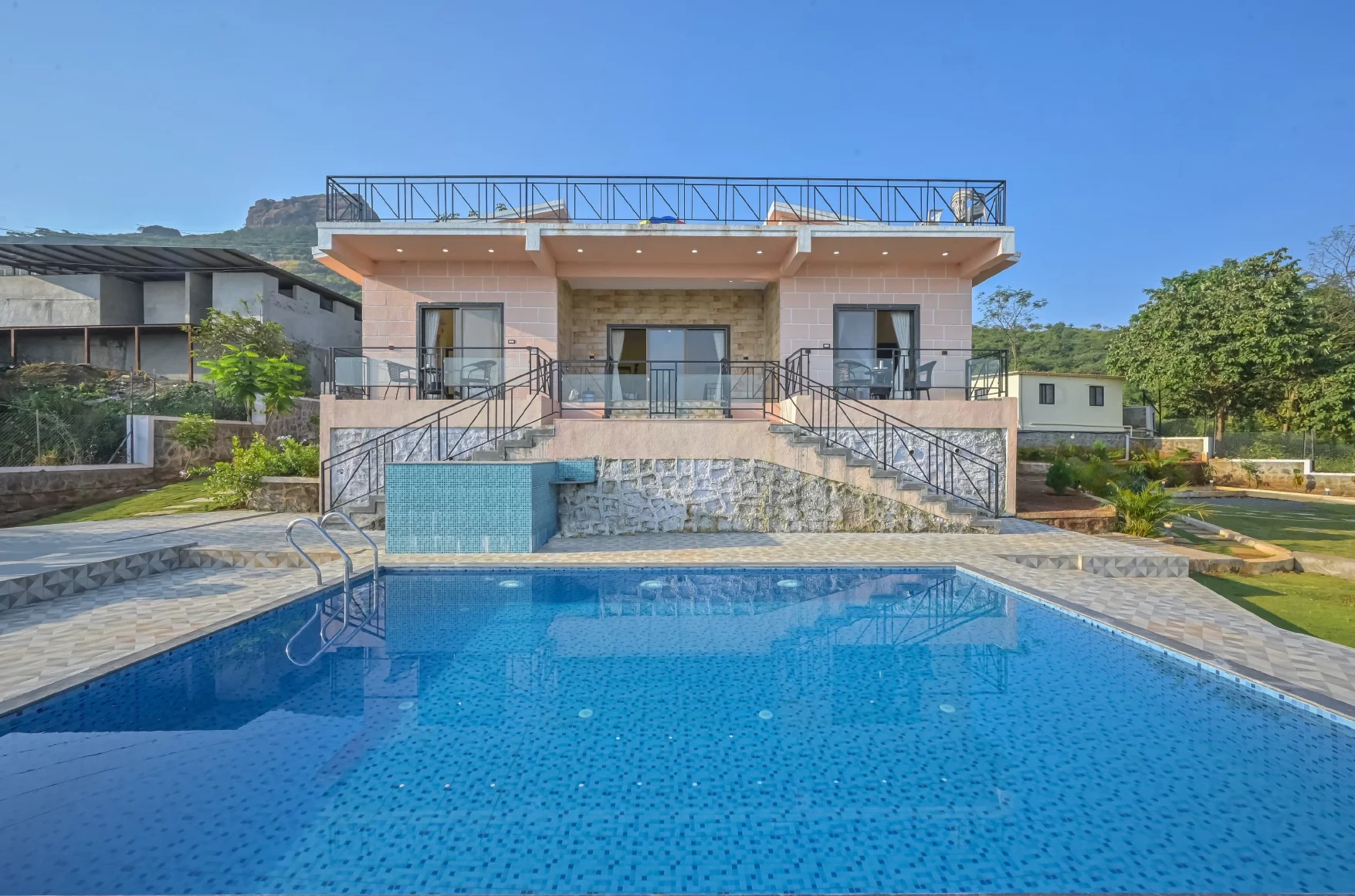 MOUNTAIN ARENA VILLA